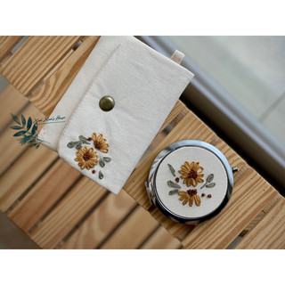 Set ví kèm gương thêu handmade làm quà tặng