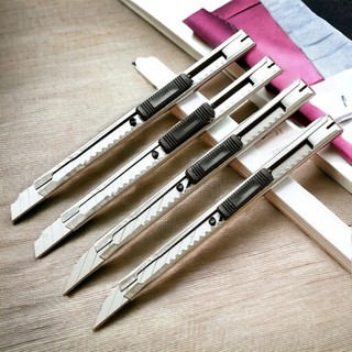 Dao rọc giấy nhỏ chất liệu thép cao cấp, cứng cáp, bền chắc, lưỡi dao sắc bén cắt giấy gọn gàng hiệu quả