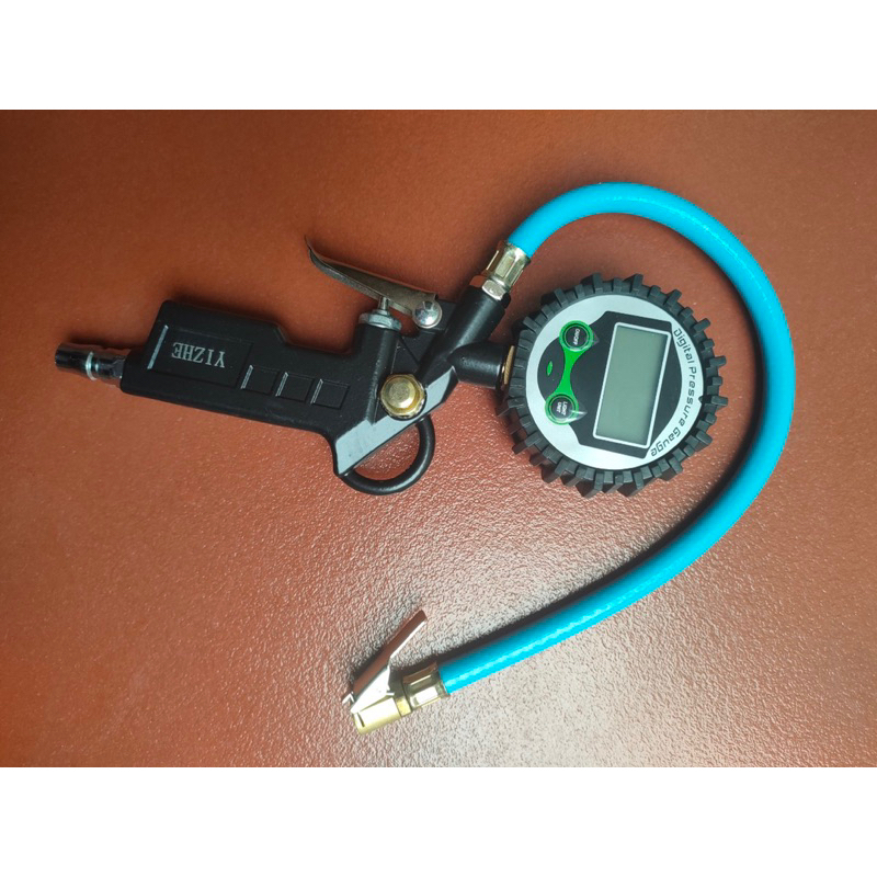 Đồng hồ bơm lốp điện tử chuyên ô tô, xe máy - 7 Bar, 100 PSI