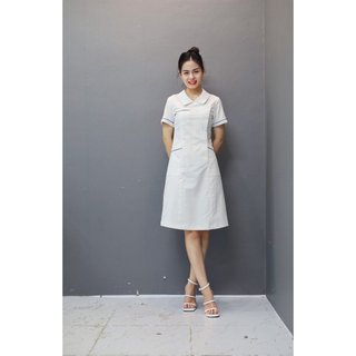 Váy điều dưỡng (cổ sinh viên) có viền xanh chất liệu cotton lạnh dày dặn, co dãn