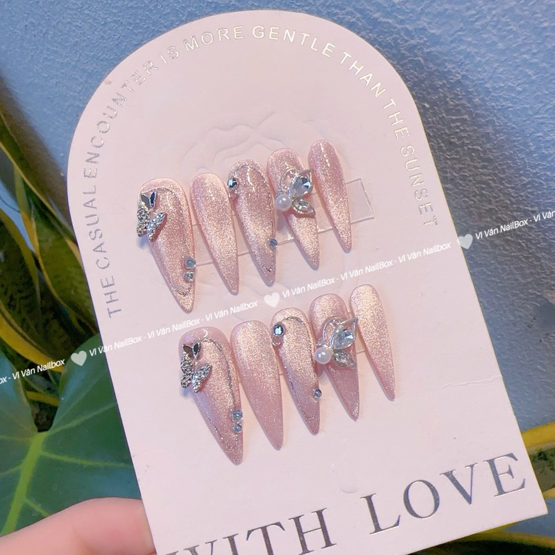 Nail box móng nhọn mắt mèo hồng