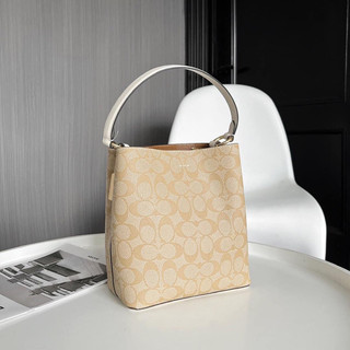 Túi Coach small bucket size 21 màu kem