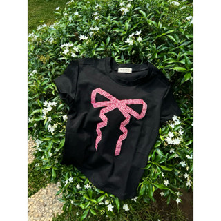Ribbon Babi Tee - Áo thun baby tee màu đen đính ruy băng caro đỏ hình nơ mùa hè
