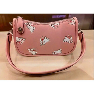 Túi đeo vai Coach Swinger 20 Rabbit bản giới hạn