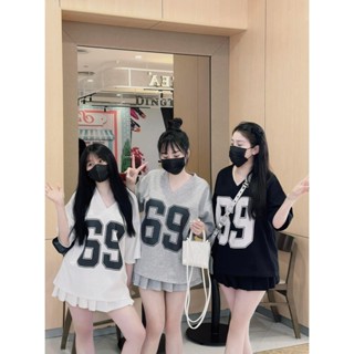 Set Bộ Đồ Nữ Áo Phông Cổ Tim V In 69 Ngắn Tay Mix Chân Váy Xếp Ly Phong Cách Girl Phố Freesize