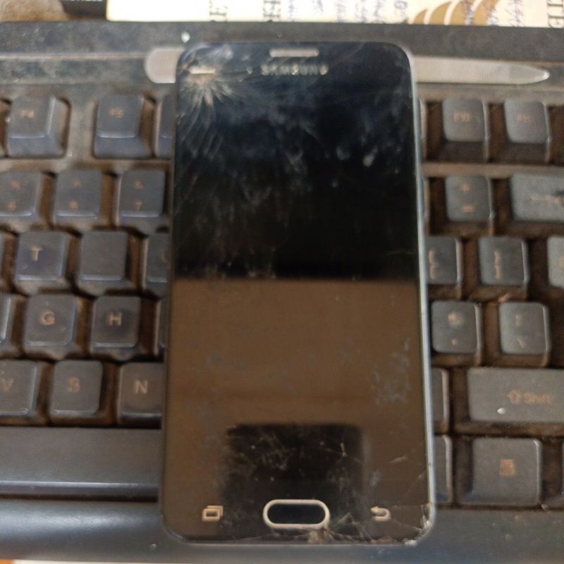 xác điện thoại Samsung G570Y J5 prime