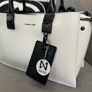 Móc khoá trang trí mica logo baloNEAR