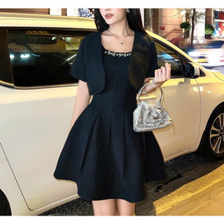 SET ĐẦM 2 DÂY KÈM ÁO KHOÁC ĐÍNH ĐÁ Màu đen Giá 320k Hàng có sẵn giao ngay