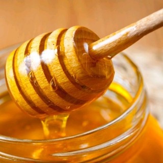 Que ( Muỗng) gỗ khấy mật ong