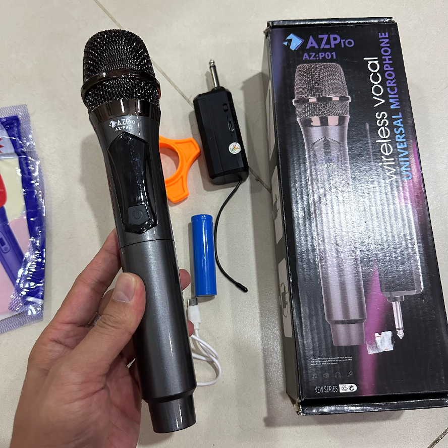 Mic karaoke đa năng không dây AZPro AZ-P01 và Micro có dây karaoke Shunison SN-688. NL
