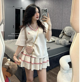 Set Bộ Đồ Nữ Áo Cổ V Phối Màu Bo Dệt Ngắn Tay Mix Chân Váy Xếp Ly Ngắn Viền Màu Có Quần Trong Freesize- B42