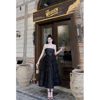 đầm thiết kế xoè đính hoa