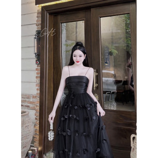 đầm thiết kế xoè đính hoa