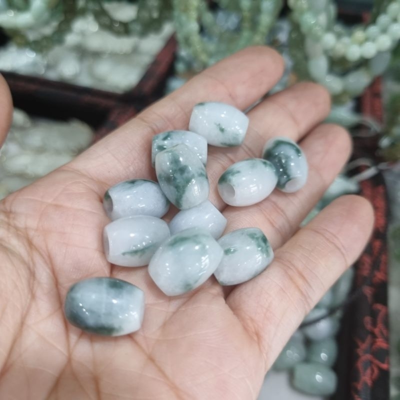 Lu thống phỉ thúy kèm dây đeo cổ