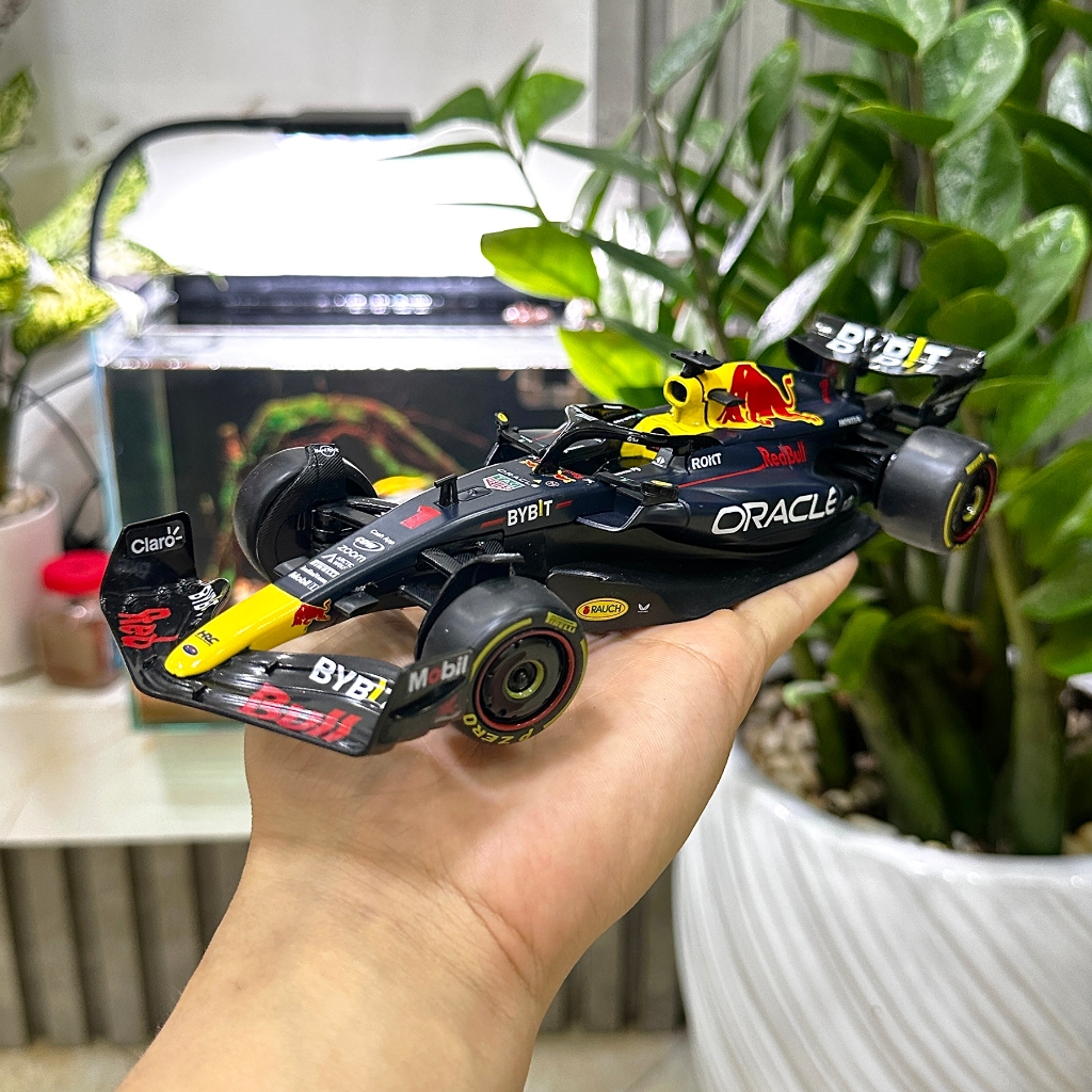Mô hình xe đua F1 Aston Martin đội Redbull tỉ lệ 1:24 hợp kim Hãng Rastar tĩnh chuyên trưng bày