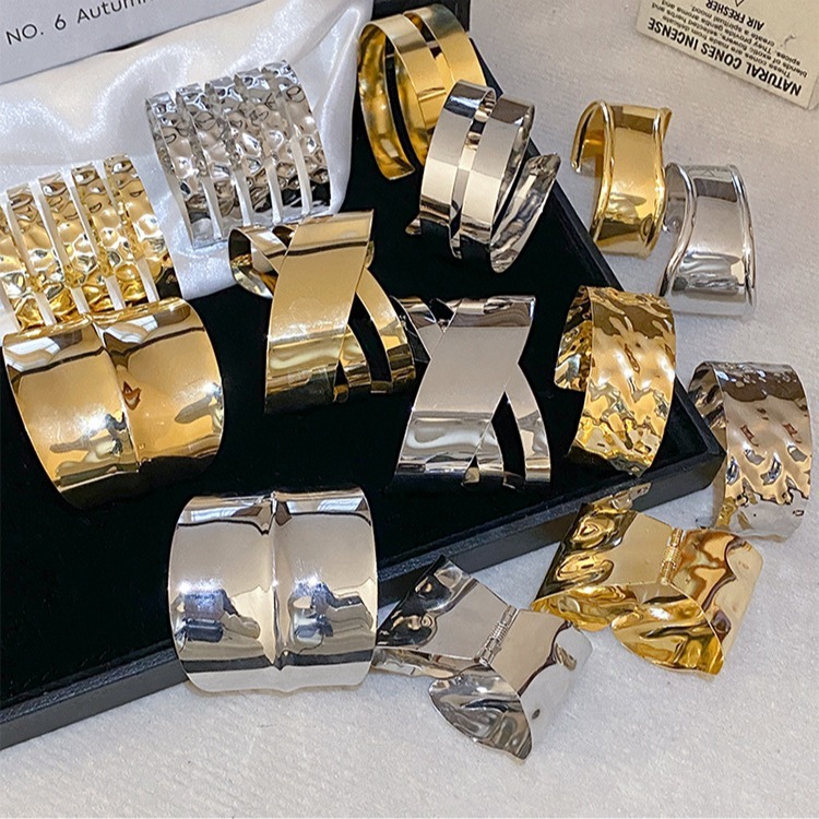 Vòng Đeo Tay Mở Bản To Bằng Kim Loại Cá Tính VT007