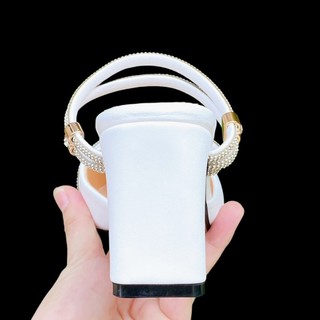 Giày sục dây đá chéo gót vuông 7 phân