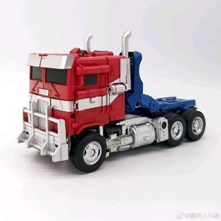 Mô hình Optimus Prime ROTB - Baiwei TW-1030