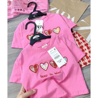 Set áo thun tim hồng chân váy kẻ