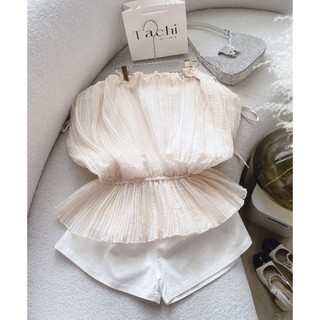 Set áo nude dập ly trễ vai bèo☕