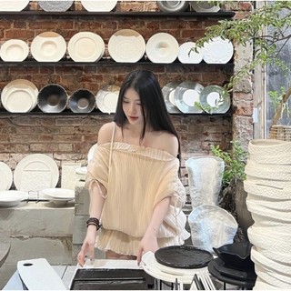 Set áo nude dập ly trễ vai bèo☕