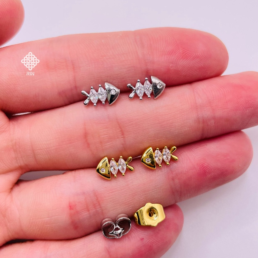 Bông tai titan đính đá hình con cá, Khuyên tai titan đính đá hình con cá không phai màu không rỉ sét