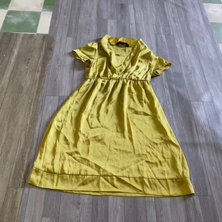 2hand đầm vàng kiểu hiệu QUXIU bo chun size S và M vừa dài 89cm mã 204