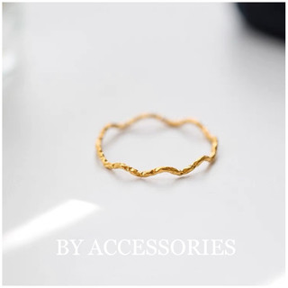 Nhẫn nữ titan kiểu mảnh dập viền gợn sóng lấp lánh mạ vàng 18K không gỉ