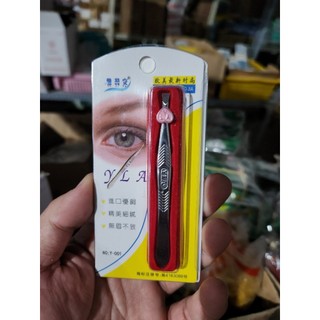 Một cây nhíp bằng kim loại