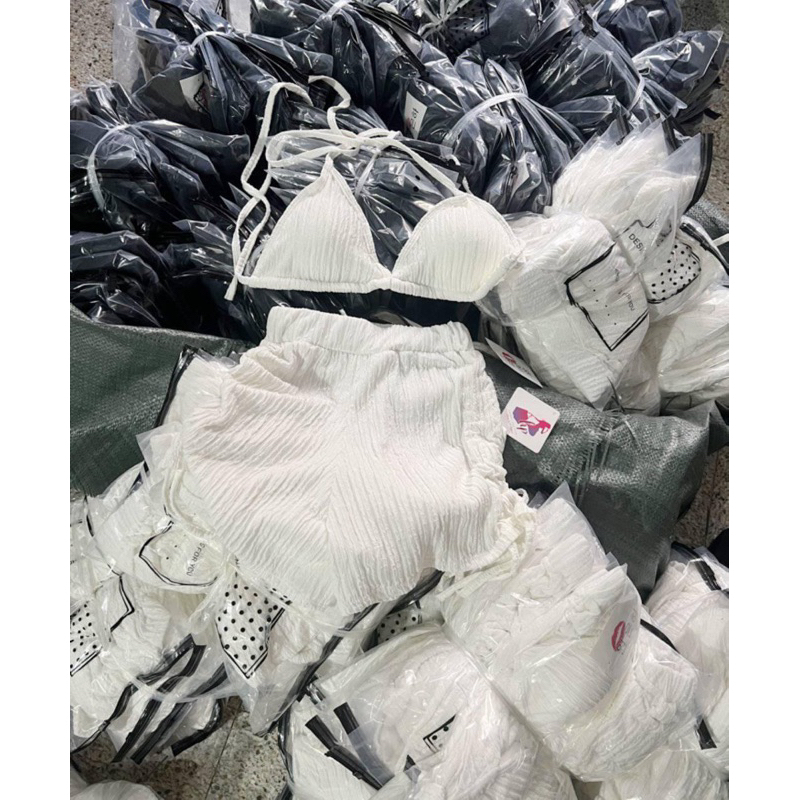 Bộ bikini quần đùi áo cột yếm hở lưng có mút, set đồ bơi đi biển màu đen trắng áo tắm tôn dáng sang chảnh sexy G714 | BigBuy360 - bigbuy360.vn