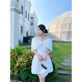 váy lệch vai trắng