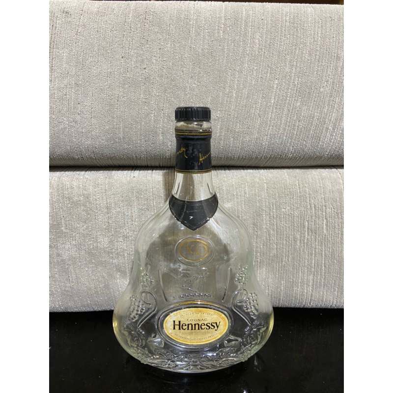 Vỏ chai đựng rượu ngoại thủy tinh Hennessy XO như ảnh chụp