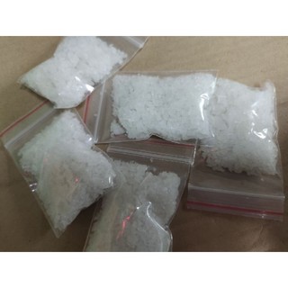 1 bịch nhỏ muối hột dùng để rải xông nhà, để cúng