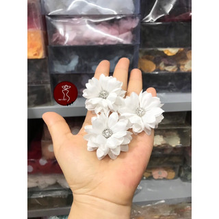 Hoa trà nhuỵ đá size 5cm cài áo váy