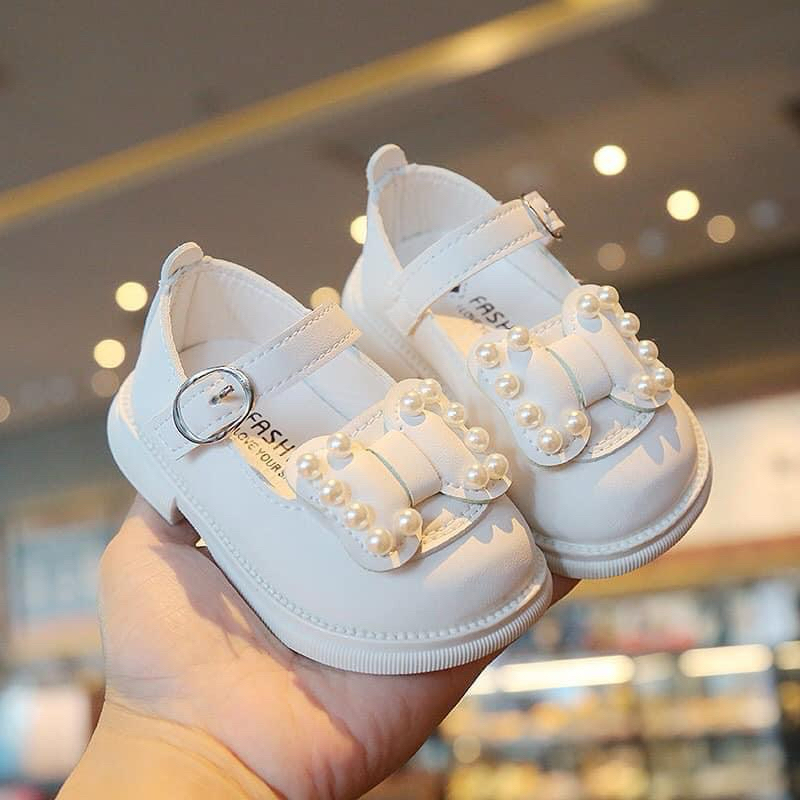 Giày bup bê cho bé gái tập đi