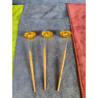 Cây Móc cán Gỗ Vàng trong bộ ráy tai