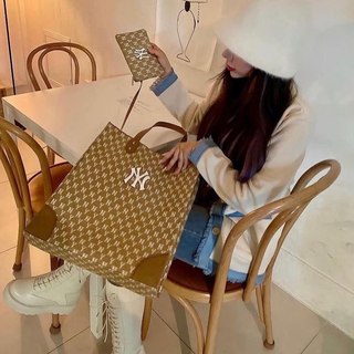 [Tuồn hãng] 𝐓𝐨𝐭𝐞 𝐌𝐋𝐁 𝐌𝐨𝐧𝐨𝐠𝐫𝐚𝐦 𝐉𝐚𝐜𝐪𝐮𝐚𝐫𝐝 𝐍𝐞𝐰 𝐘𝐨𝐫𝐤 𝐘𝐚𝐧𝐤𝐞𝐞𝐬