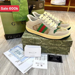 Giày thể thao đế bằng trắng xọc xanh viền đỏ