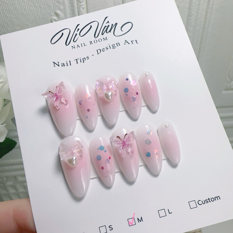 Nail box hồng ombre phối charm