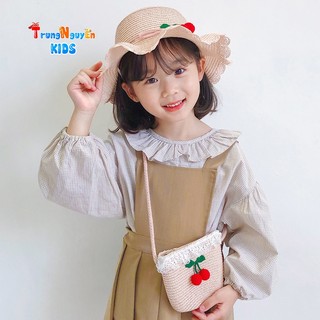 Set mũ cói và túi chéo cói đính hoạ tiết dâu tây dễ thương cho Bé