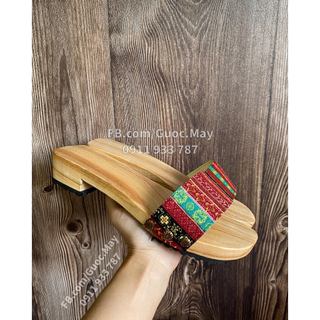Guốc mộc truyền thống quai ngang đóng đinh hoa 3,5p đi lễ chùa