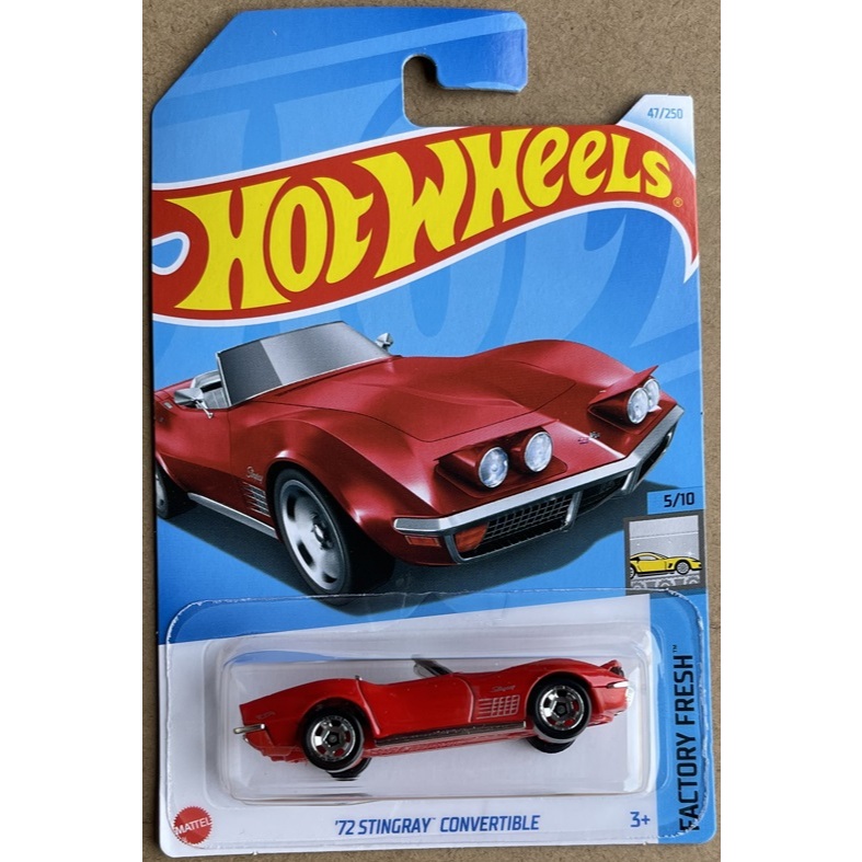 Xe mô hình Hot Wheels '72 Stingray Convertible
