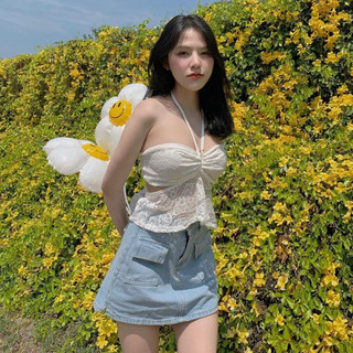 Áo croptop cổ yếm cột dây khoét eo ren