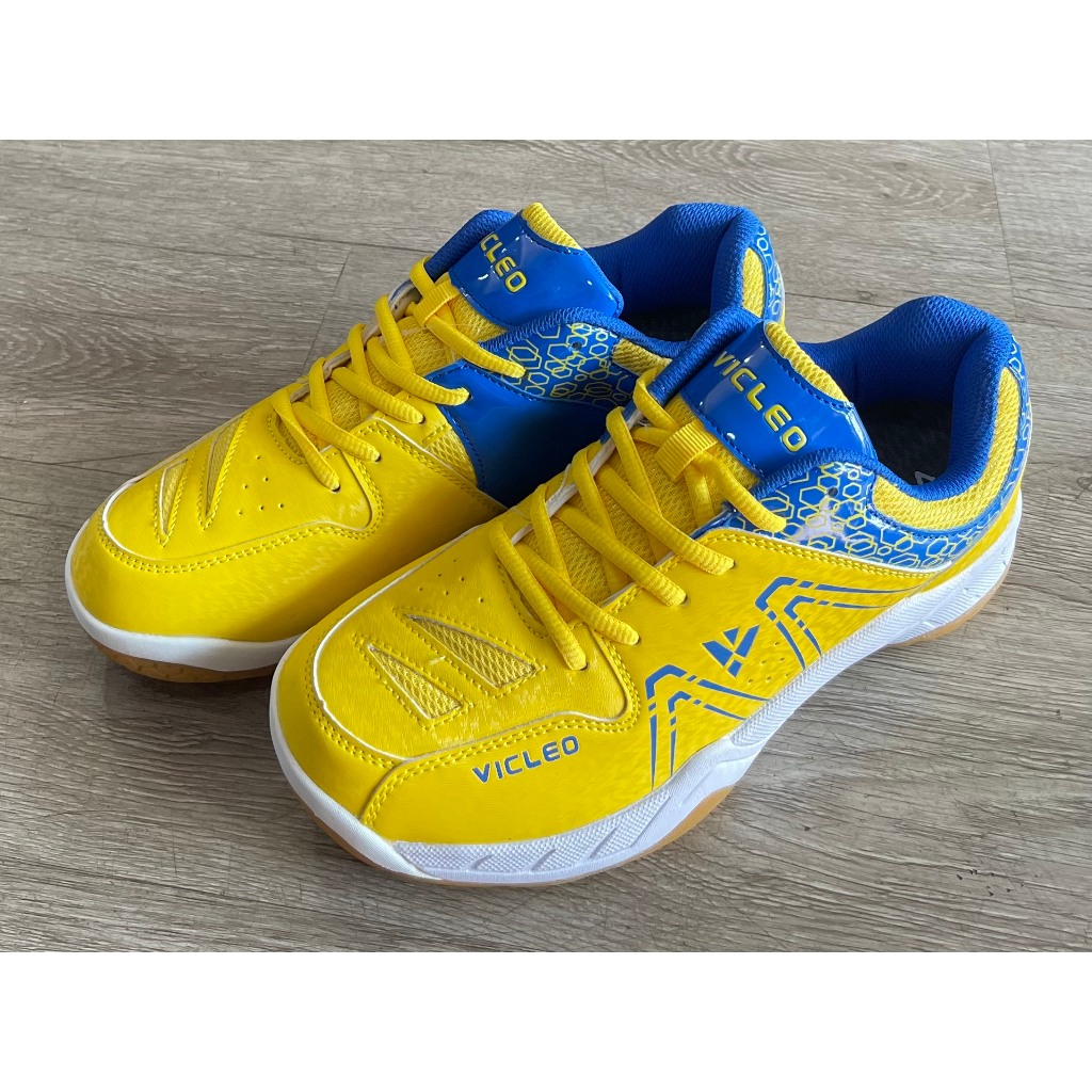 Giày cầu lông, Giày bóng chuyền Vicleo chính hãng màu vàng chơi tốt trên sân bê tông