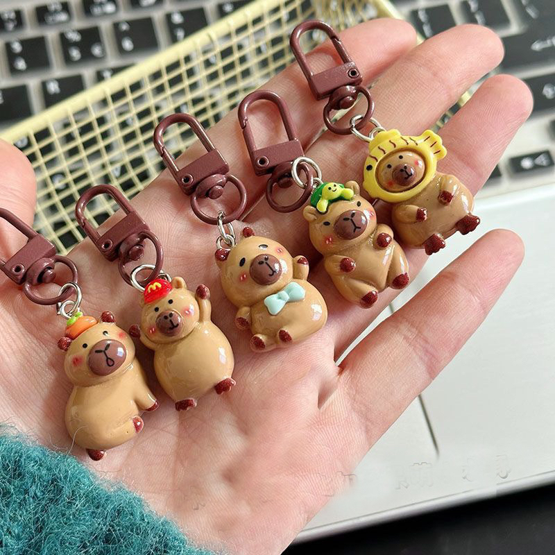 Móc khoá cài hình gấu Capybara