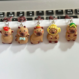 Móc khoá cài hình gấu Capybara