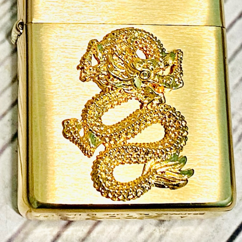 Hình dán trang trí Zippo chất liệu đồng