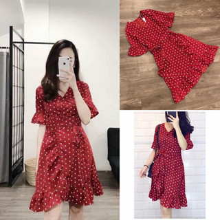 Đầm chấm bi đỏ xếp ly bèo chéo cổ V sang chảnh