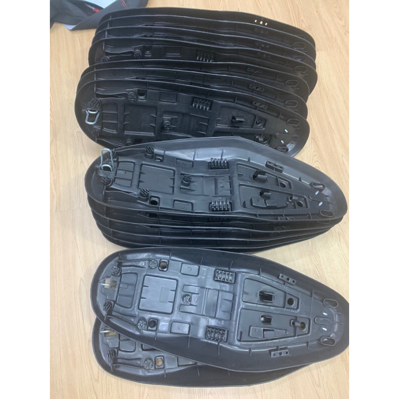 Đế yên xe Sirius 50cc/110cc nhựa đúc chuẩn dẻo dai chắc chắn