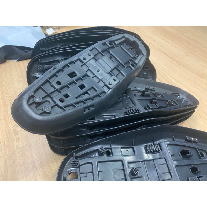 Đế yên xe Sirius 50cc/110cc nhựa đúc chuẩn dẻo dai chắc chắn